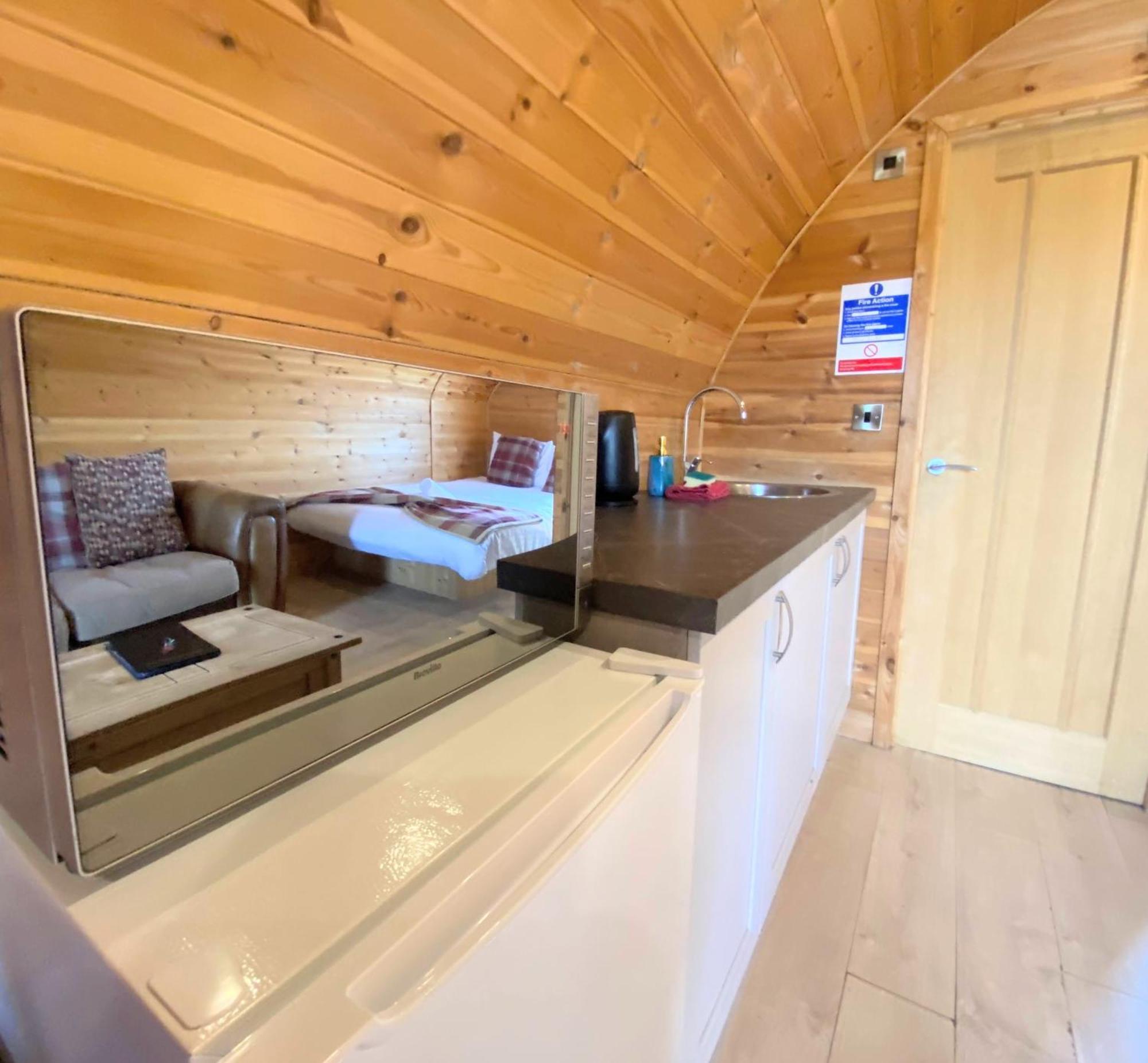Pond View Pod 1 With Outdoor Hot Tub - Fife - Loch Leven - Lomond Hills Villa Kelty Exterior photo